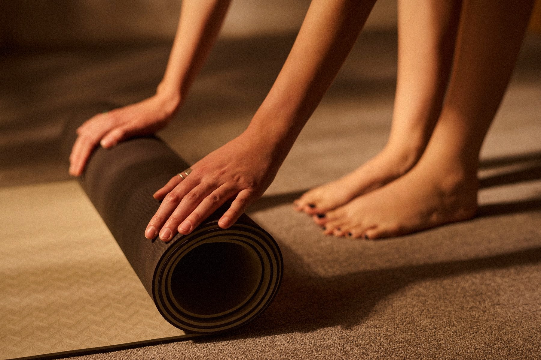 Hands on a mat